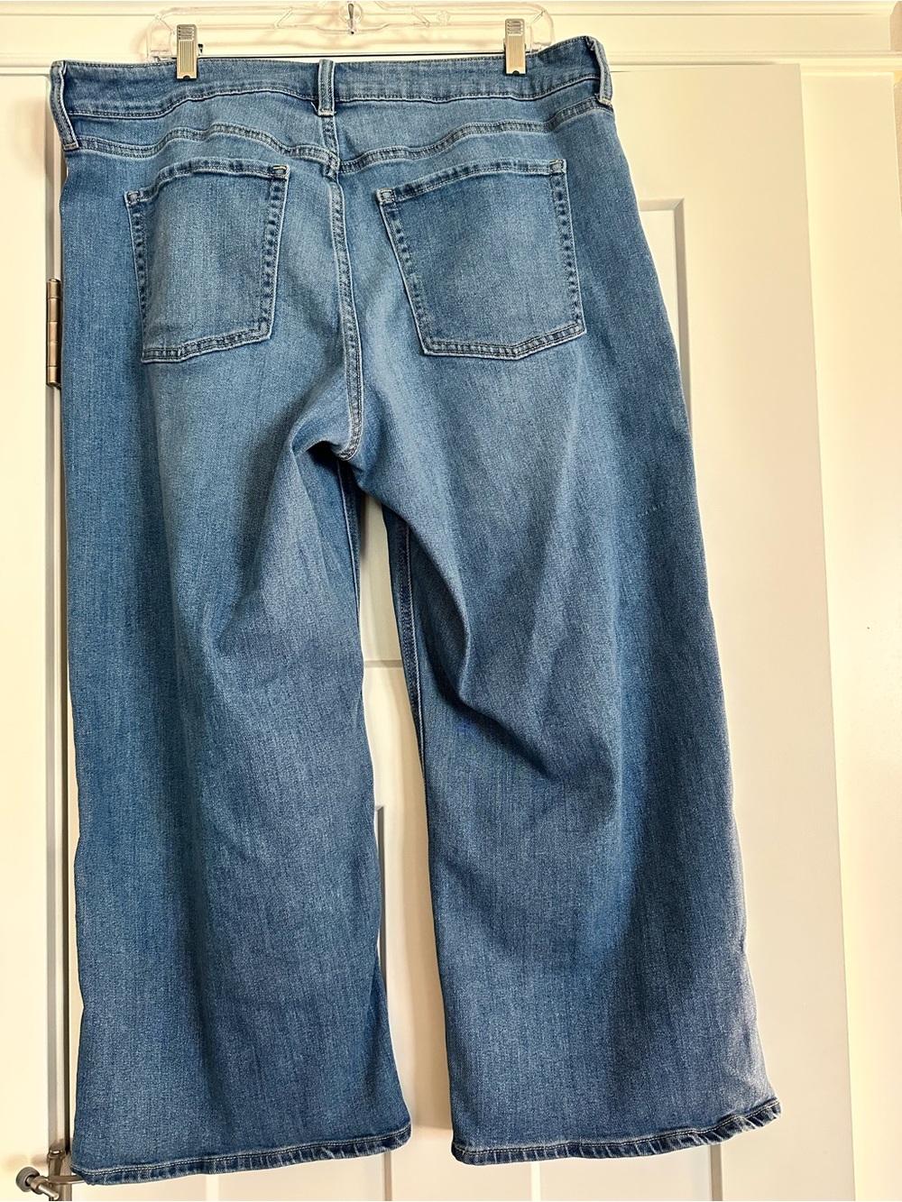 Old Navy Women’s Wide Leg Jeans – Size 16 - Picture 2 of 3